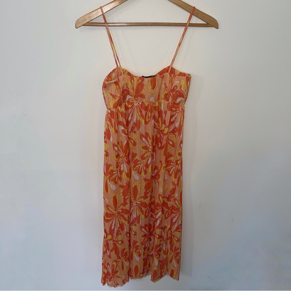 Zara Floral Pleated Groovy Patterned Tropical Vacation Midi Dress - Picture 6 of 6